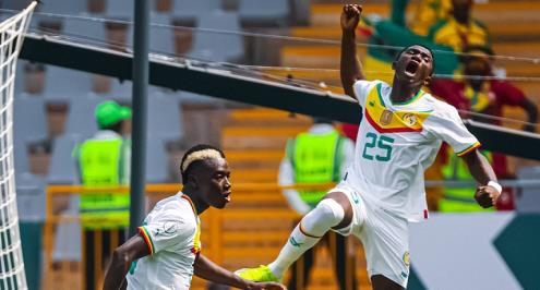 لامين كامارا.. فتى السنغال الذهبي الذي لا يهاب الكبار